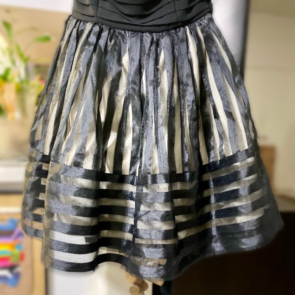 Betsy Johnson Stripe Organza Dress size 6. - Picture 3 of 9